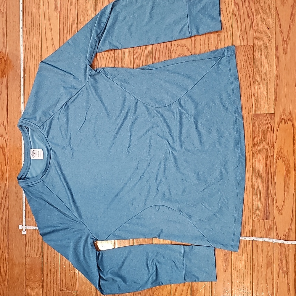 Athletic long sleeve tee